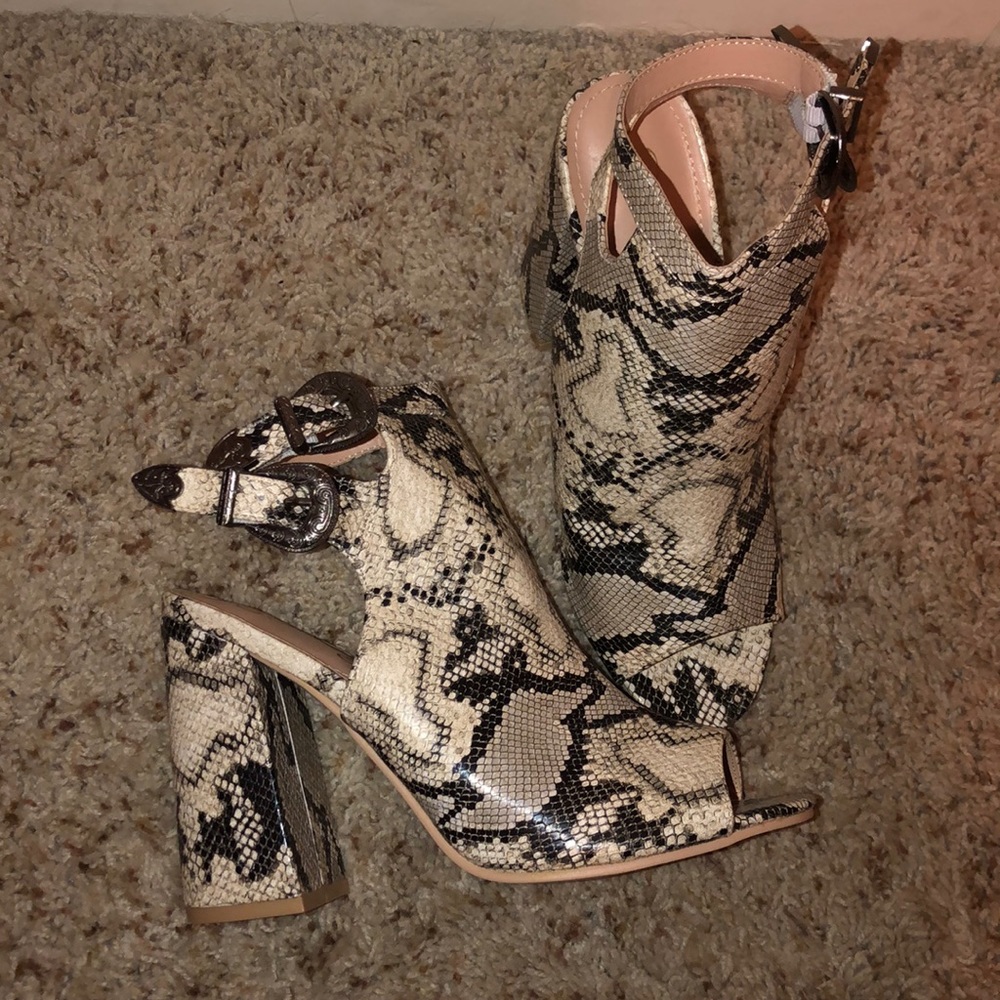 Snakeskin shoes